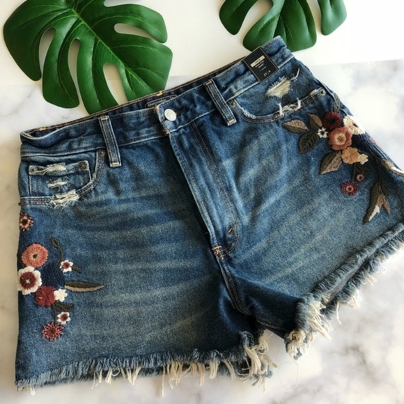 A&F Annie High Rise Shorts - Picture 2 of 14